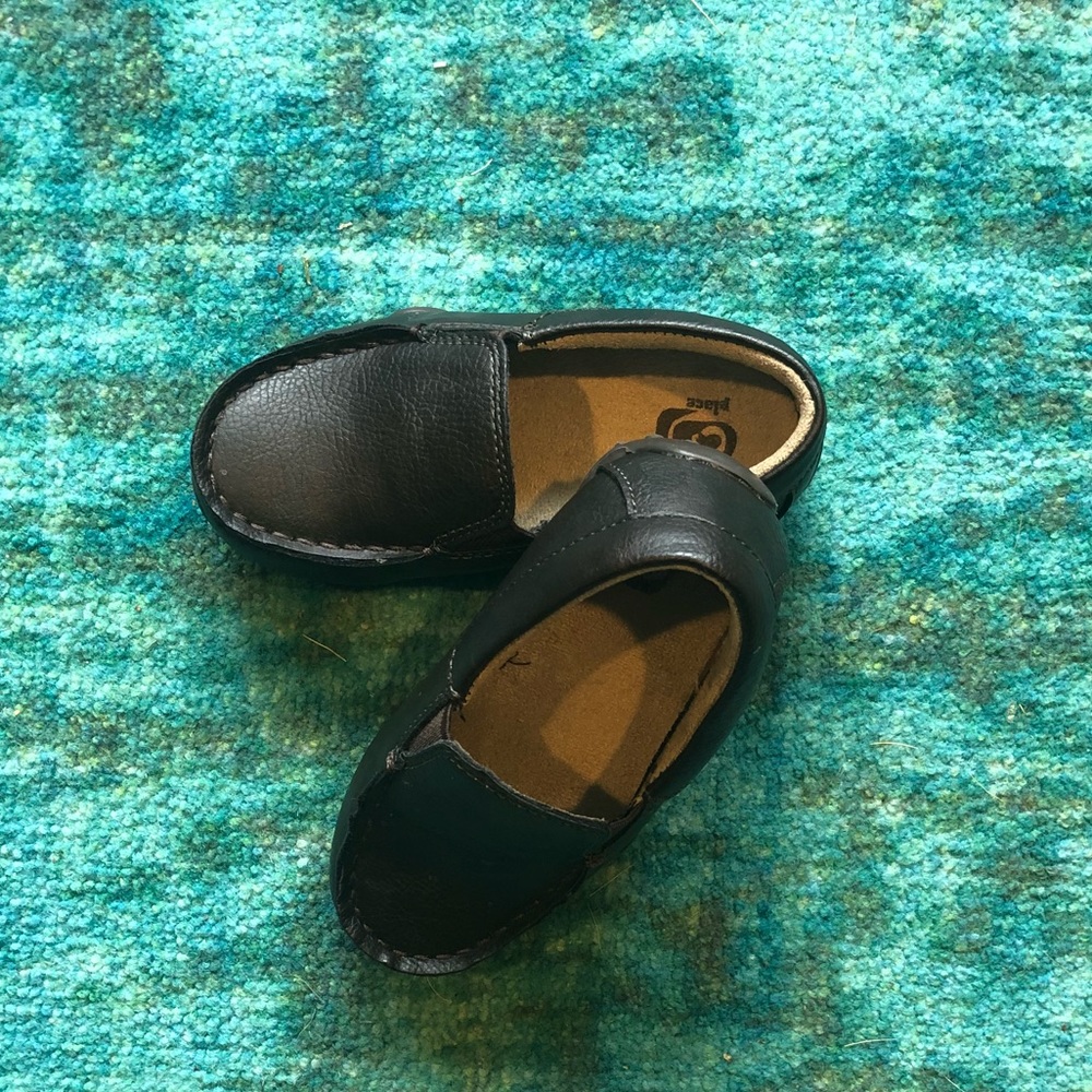 Toddler size 8 loafer style shoes